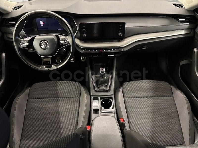 Usado Skoda Octavia Ambition 115 CV (84 kW) 2023 Gris plata Familiar