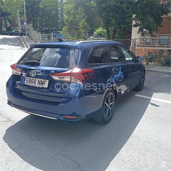 Usado Toyota Auris Active 112 CV (82 kW) 2017 Azul Familiar