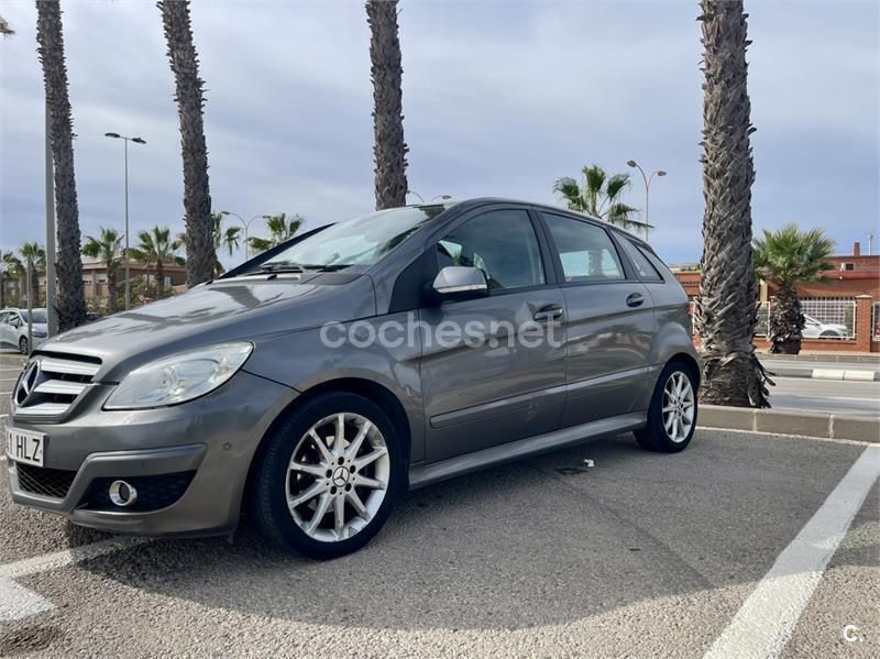 Usado Mercedes B180 Sport Edition 109 CV (80 kW) 2009 Gris / plata Monovolumen