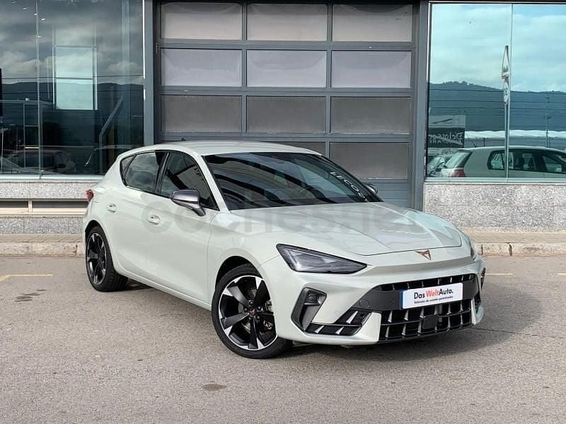 Usado Cupra Leon 150 CV (110 kW) 2025 Gris / plata Berlina