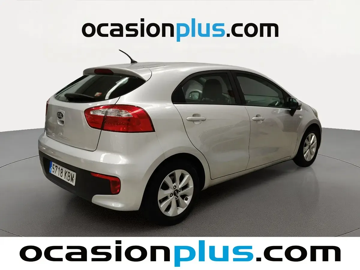 Usado Kia Rio 84 CV (61 kW) 2017 Gris plata Utilitario