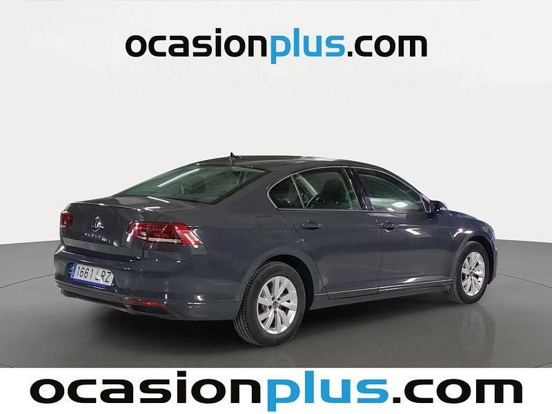 Usado VW Passat 150 CV (110 kW) 2021 Gris Berlina