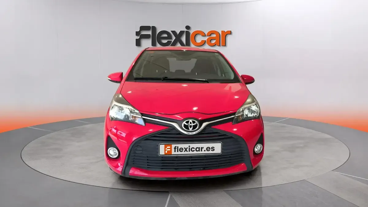Usado Toyota Yaris Active 69 CV (50 kW) 2016 Rojo Berlina