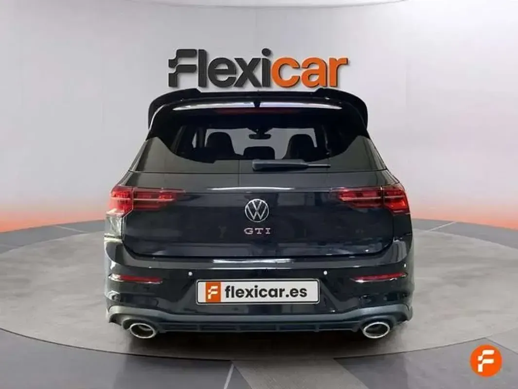 Usado VW Golf VII GTI 300 CV (220 kW) 2021 Negro Utilitario