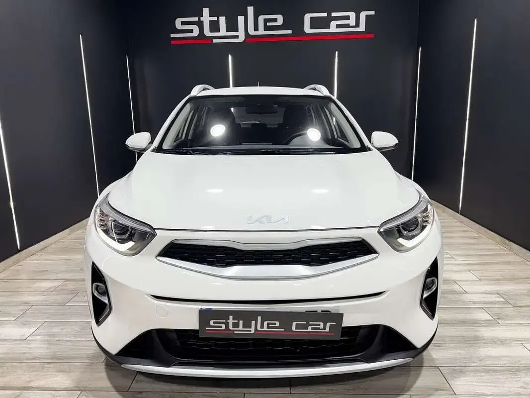 Usado Kia Stonic 101 HP (74 kW) 2022 Branco SUV