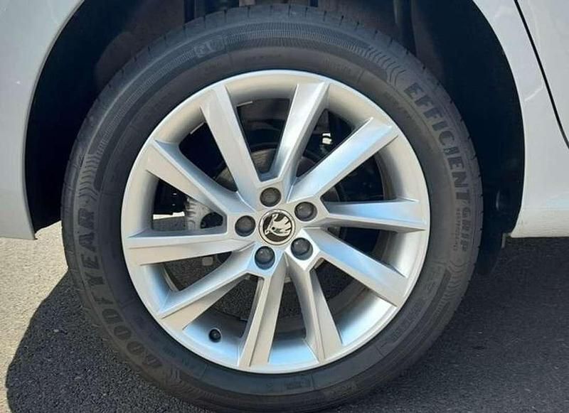 Usado Skoda Kamiq Selection 116 CV (85 kW) 2025 Blanco SUV