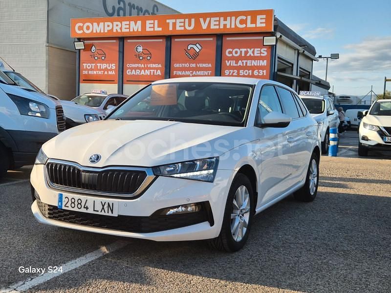 Blanco Usado 2022 Skoda 110 R Ambition Berlina | 13.900 € (Precio justo) - Imagen 1/4