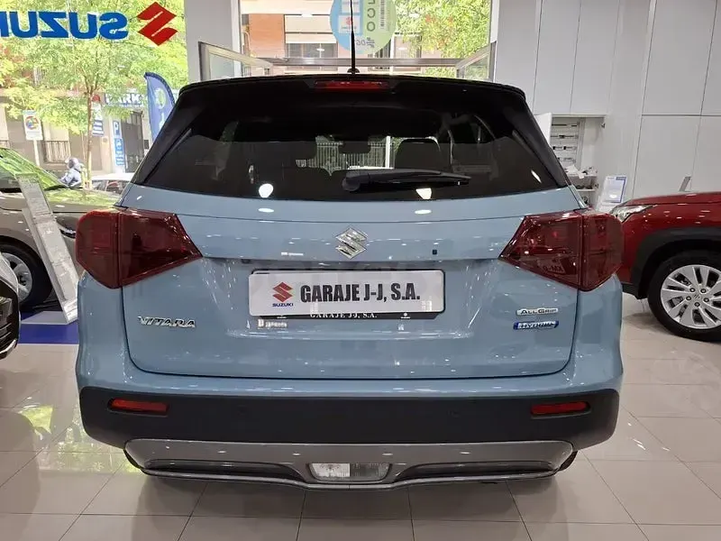 Usado Suzuki Vitara 110 CV (80 kW) 2025 Gris / plata SUV