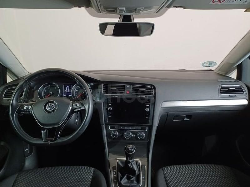 Usado VW Golf VII Business 110 CV (80 kW) 2018 Gris / plata Berlina