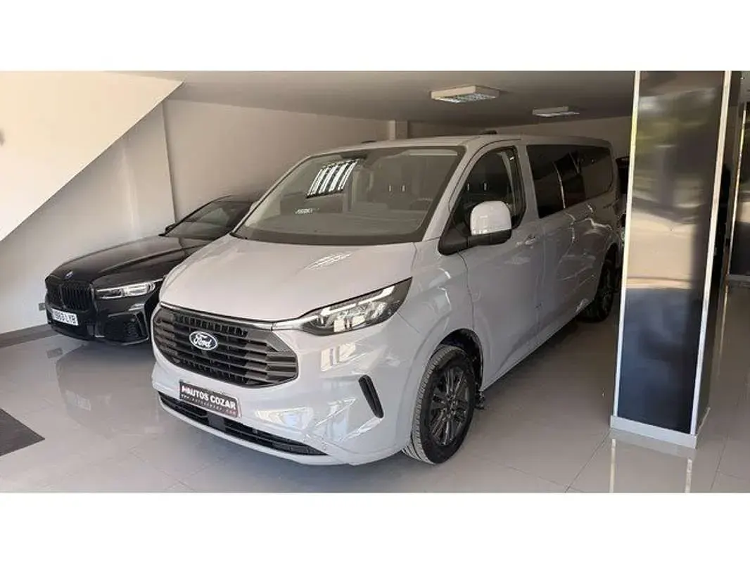Usado Ford Transit Custom Limited 150 CV (110 kW) 2025 Gris Familiar