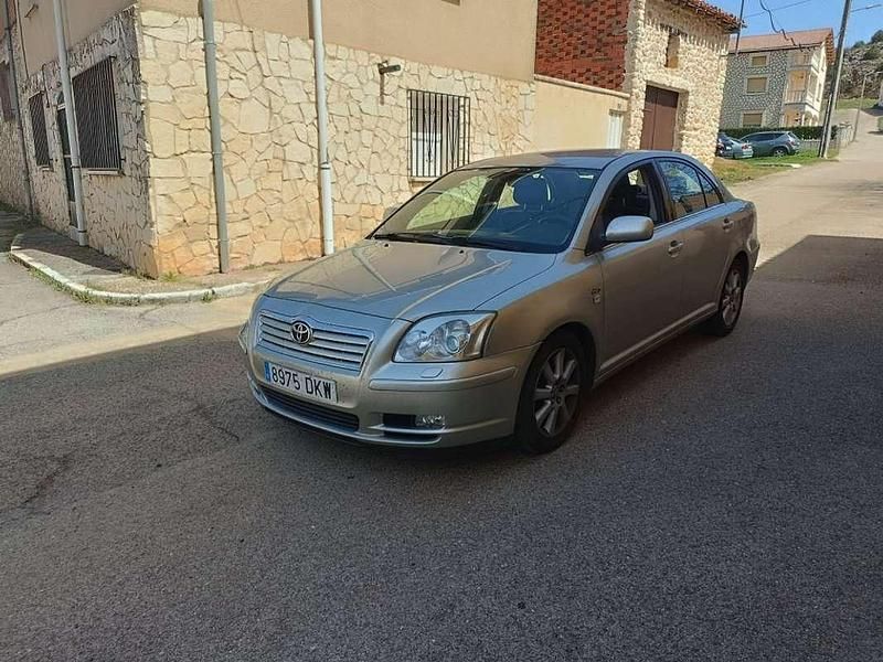 Usado Toyota Avensis Sol 116 CV (85 kW) 2006 Plateado Berlina