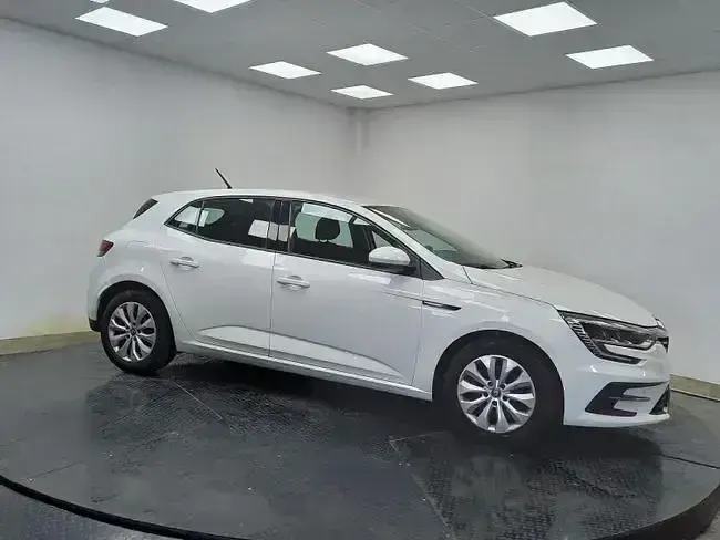 Usado Renault Mégane II Life 115 CV (84 kW) 2021 Blanco Berlina