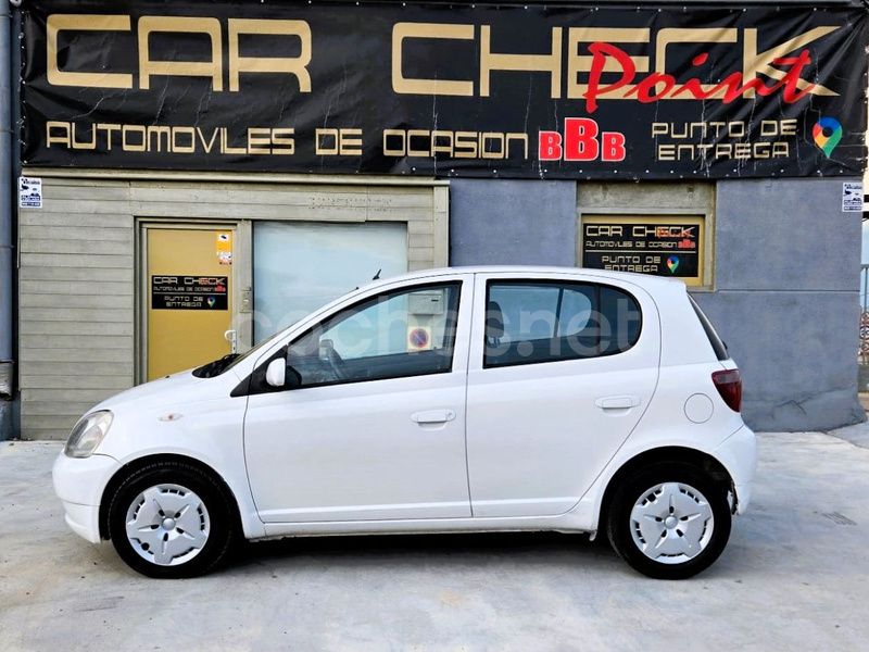 Blanco Usado 2001 Toyota Yaris Luna Berlina | 3995 € (Caro) - Imagen 1/4