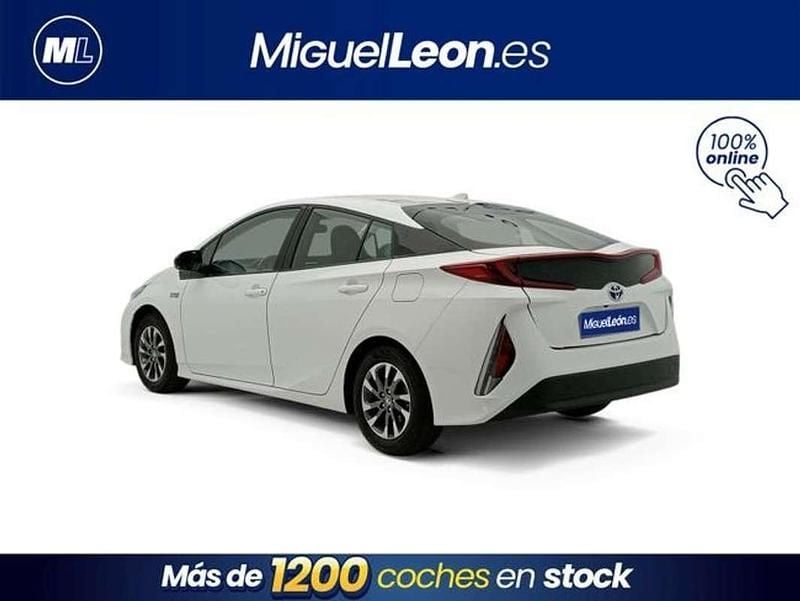 Usado Toyota Prius Advance 122 CV (89 kW) 2022 Blanco Utilitario