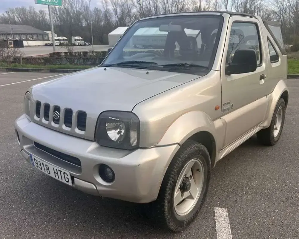 Usado Suzuki Jimny 82 CV (60 kW) 2004 Plateado SUV
