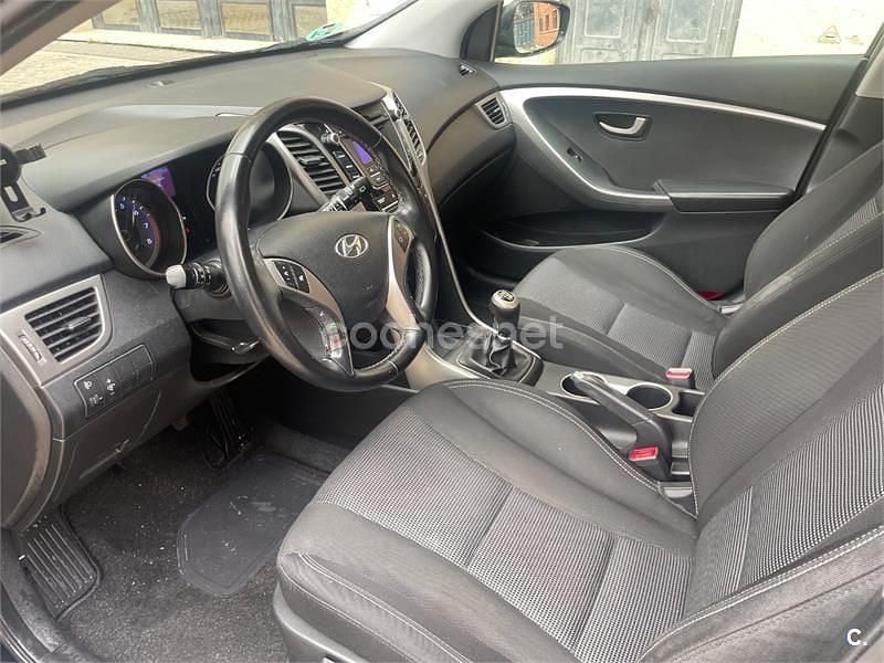 Usado Hyundai i30 100 CV (73 kW) 2013 Negro Berlina