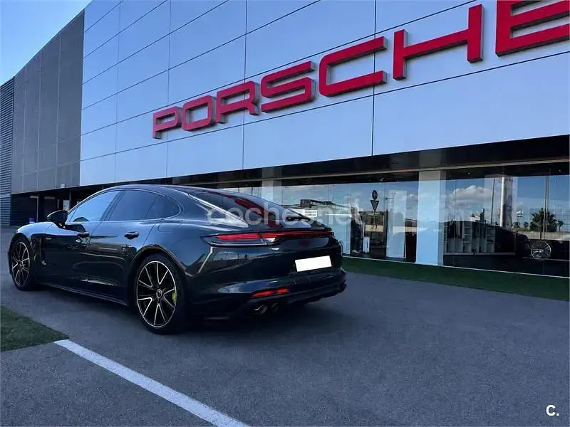 Usado Porsche Panamera 4S 560 CV (411 kW) 2021 Gris / plata Berlina