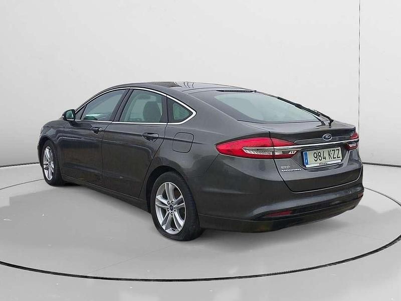 Usado Ford Mondeo Titanium 167 CV (122 kW) 2019 Gris Berlina