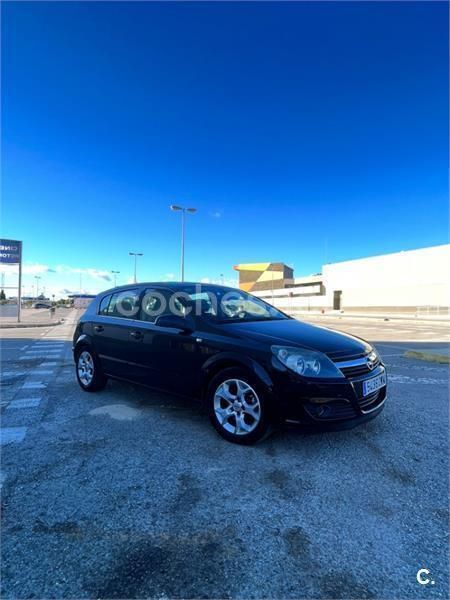 Negro Usado 2004 Opel Astra Cosmo Berlina | 3900 € (Precio justo) - Imagen 1/4