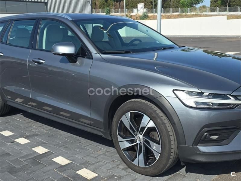 Usado Volvo V60 CC Pro 250 CV (183 kW) 2021 Gris / plata Familiar