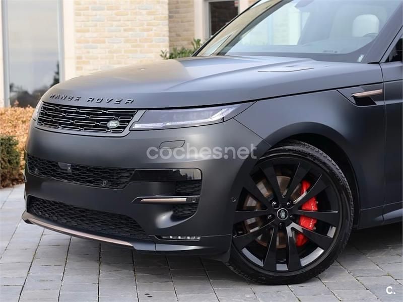 Begagnad Land Rover Range Rover Sport First Edition 530 HK (389 kW) 2023 Svart SUV