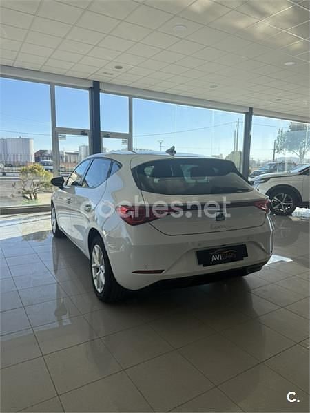 Usado Seat Leon Style 115 CV (84 kW) 2021 Blanco Familiar