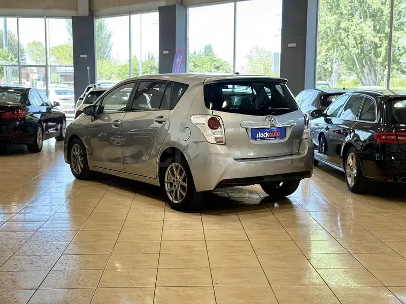 Usado Toyota Verso Advance 150 CV (110 kW) 2013 Gris / plata Monovolumen