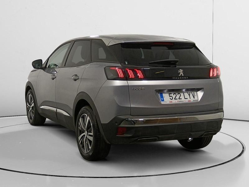 Usado Peugeot 3008 Allure 132 CV (97 kW) 2022 Gris SUV