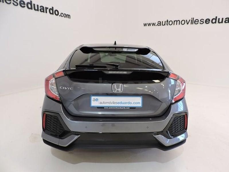 Usado Honda Civic Elegance 129 CV (94 kW) 2018 Gris / plata Berlina