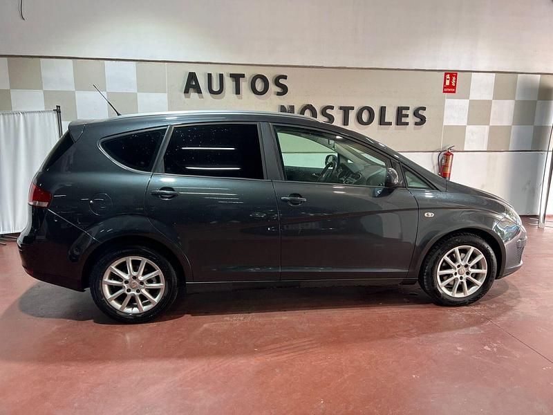 Usado Seat Altea XL Style 105 CV (77 kW) 2010 Gris / plata Monovolumen