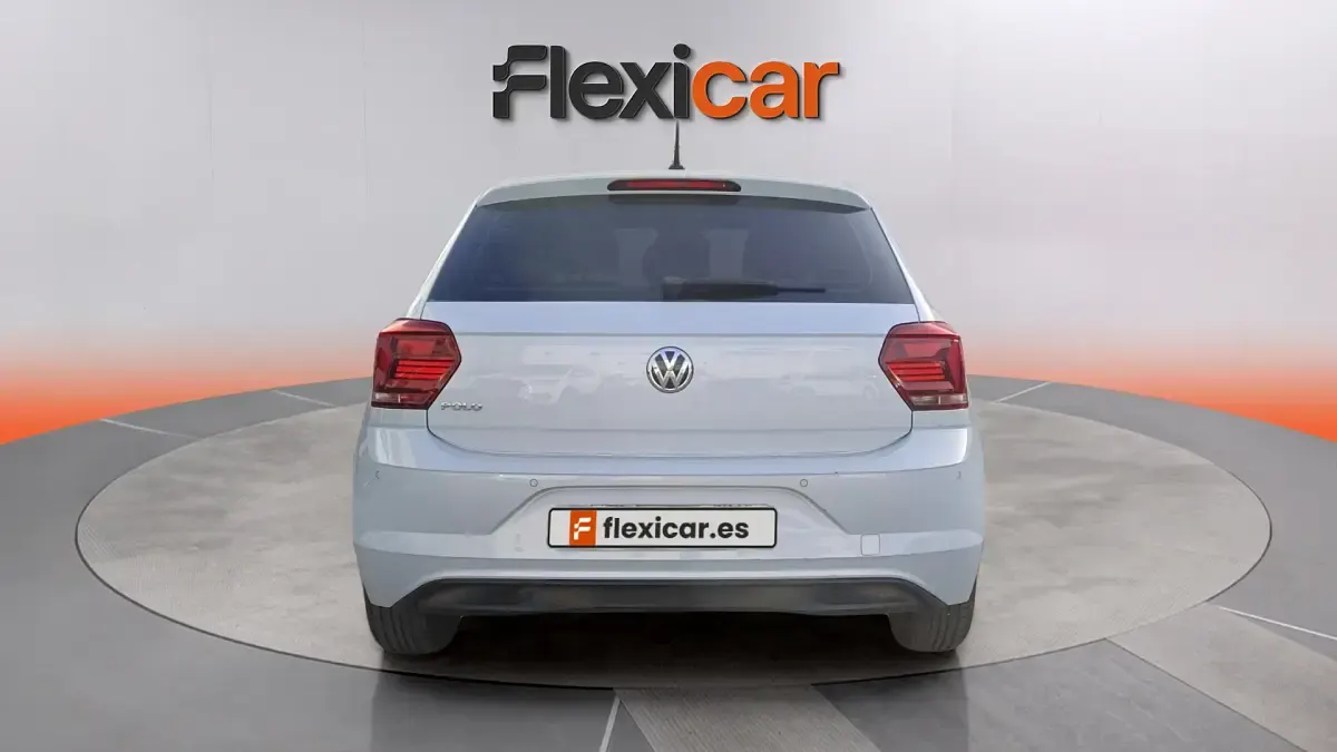 Usado VW Polo Advance 95 CV (69 kW) 2018 Gris Utilitario