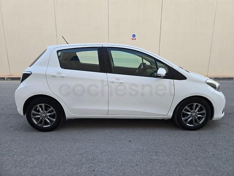 Usado Toyota Yaris Advance 90 CV (66 kW) 2014 Blanco Utilitario