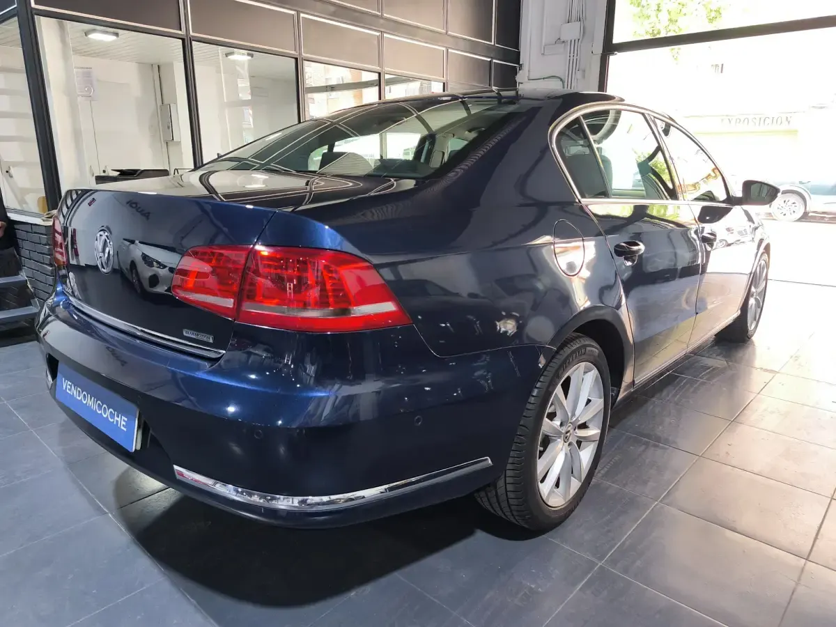 Usado VW Passat Highline 160 CV (117 kW) 2013 Azul Berlina
