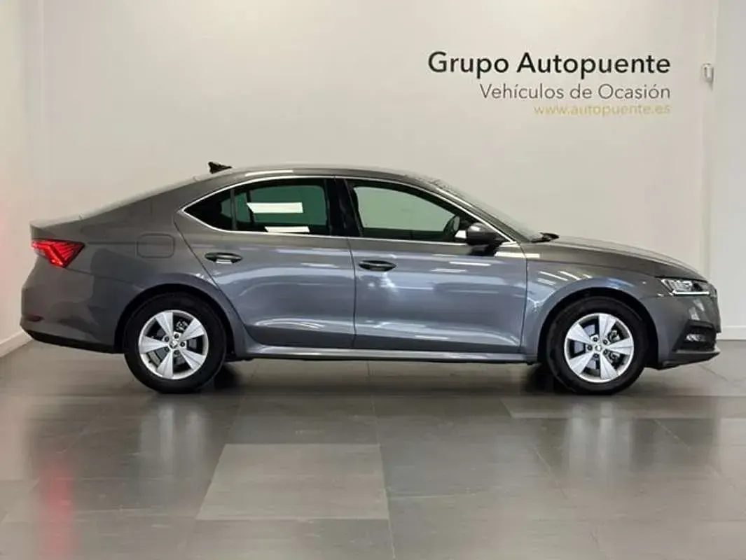 Usado Skoda Octavia Ambition 150 CV (110 kW) 2022 Gris Berlina