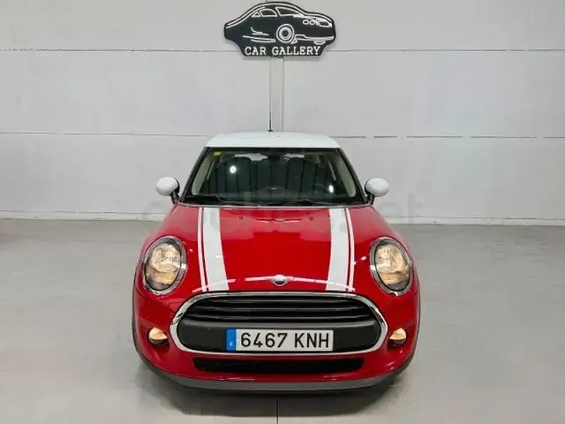 Usado Mini ONE 102 CV (75 kW) 2018 Rojo Utilitario