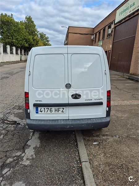 Usado Opel Combo Essentia 100 CV (73 kW) 2011 Blanco Monovolumen
