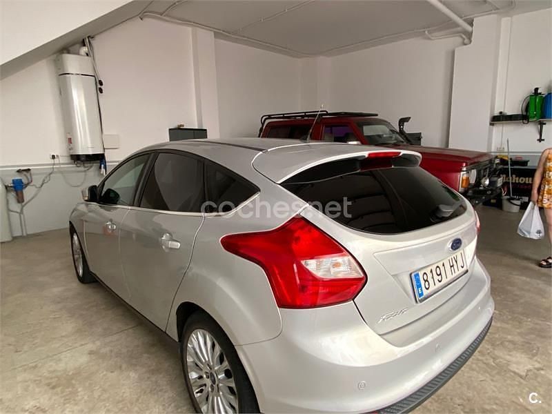 Gris / plata Usado 2014 Ford Focus Titanium Berlina | 9000 € (Precio justo) - Imagen 1/4