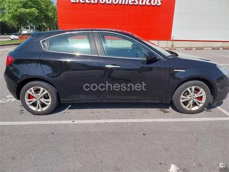 Usado Alfa Romeo Giulietta Distinctive 105 CV (77 kW) 2011 Negro Utilitario