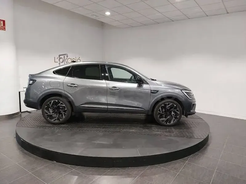 Usado Renault Arkana Esprit Alpine 145 CV (106 kW) 2025 Gris / plata SUV