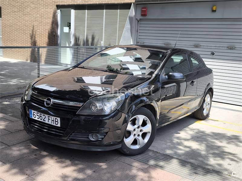 Negro Usado 2006 Opel Astra GTC Sport Berlina | 2390 € (Buen precio) - Imagen 1/4