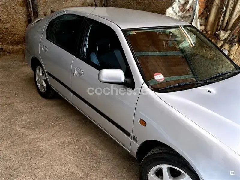 Usado Nissan Primera 90 CV (66 kW) 1999 Gris / plata Familiar