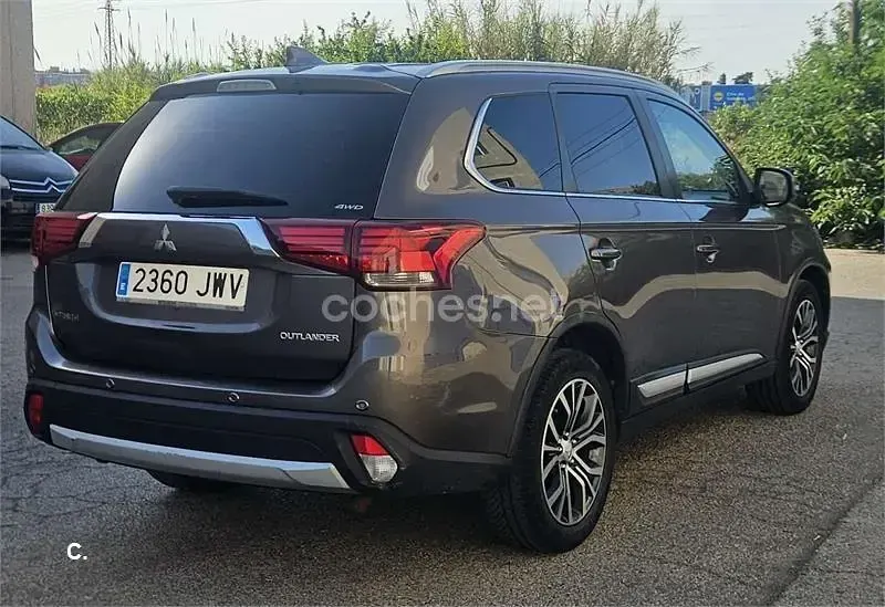 Usado Mitsubishi Outlander Motion 150 CV (110 kW) 2017 Beige SUV