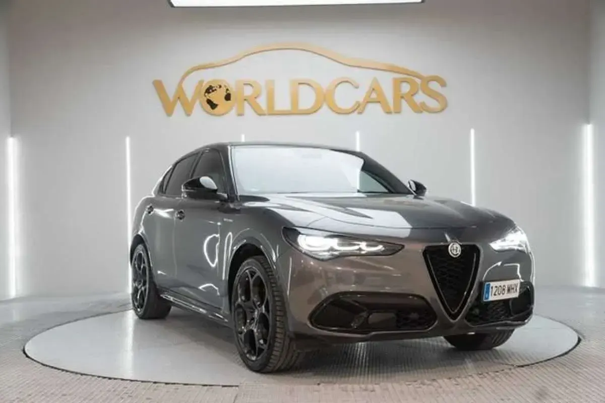 Usado Alfa Romeo Stelvio Veloce 211 CV (155 kW) 2023 Gris SUV