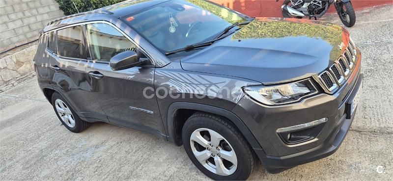 Usado Jeep Compass Longitude 120 CV (88 kW) 2019 Gris / plata SUV