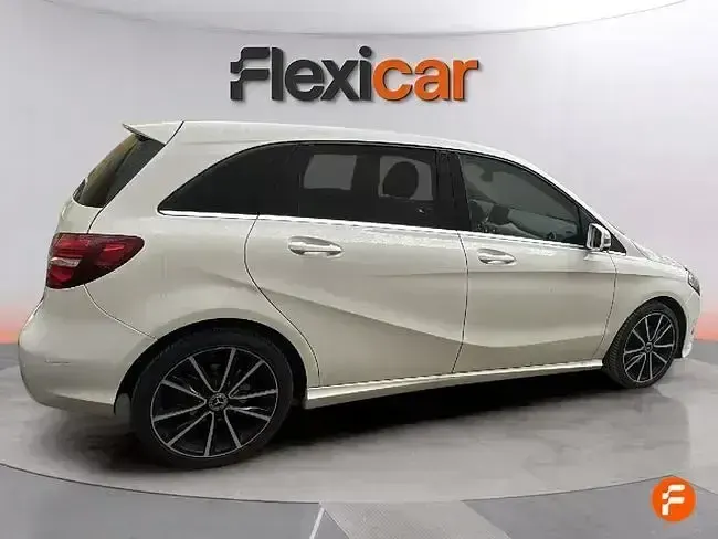 Usado Mercedes B200 136 CV (100 kW) 2017 Negro Monovolumen