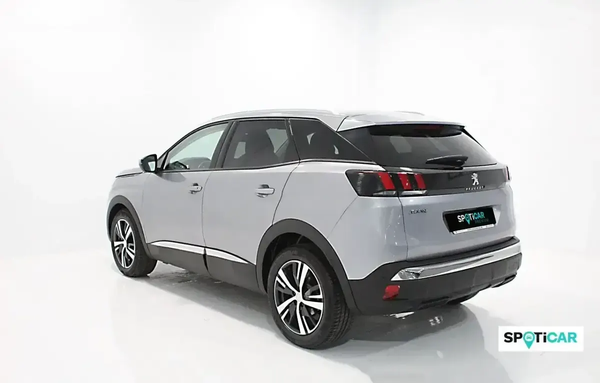 Usado Peugeot 3008 Allure 130 CV (95 kW) 2019 Gris SUV