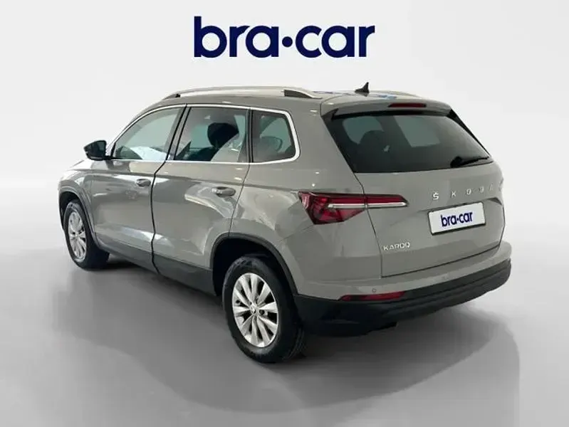 Usado Skoda Karoq Selection 150 CV (110 kW) 2024 Gris / plata SUV