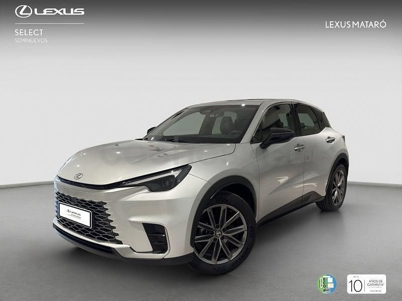 Usado Lexus LBX 136 CV (100 kW) 2025 Gris / plata SUV