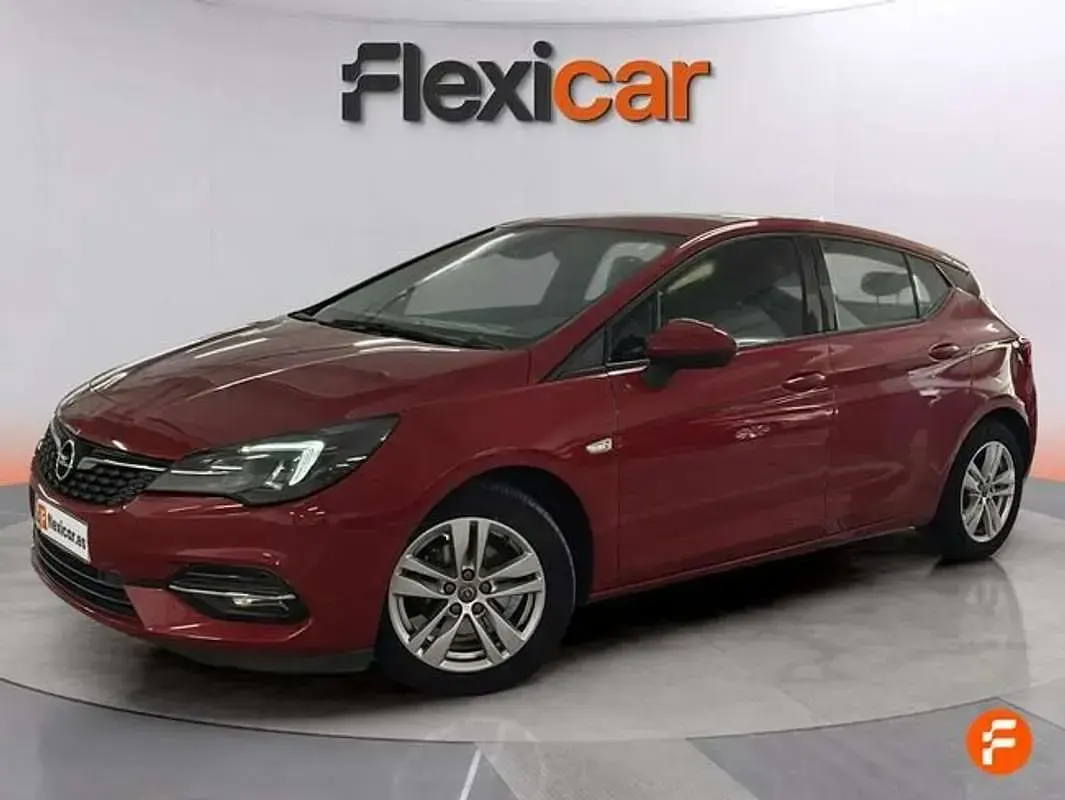 Usado Opel Astra Business Elegance 131 CV (96 kW) 2020 Rojo Familiar