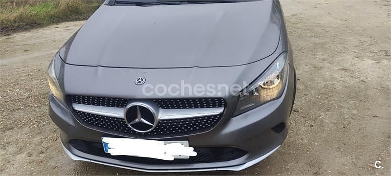 Usado Mercedes CLA220 Shooting Brake 177 CV (130 kW) 2018 Gris / plata Familiar
